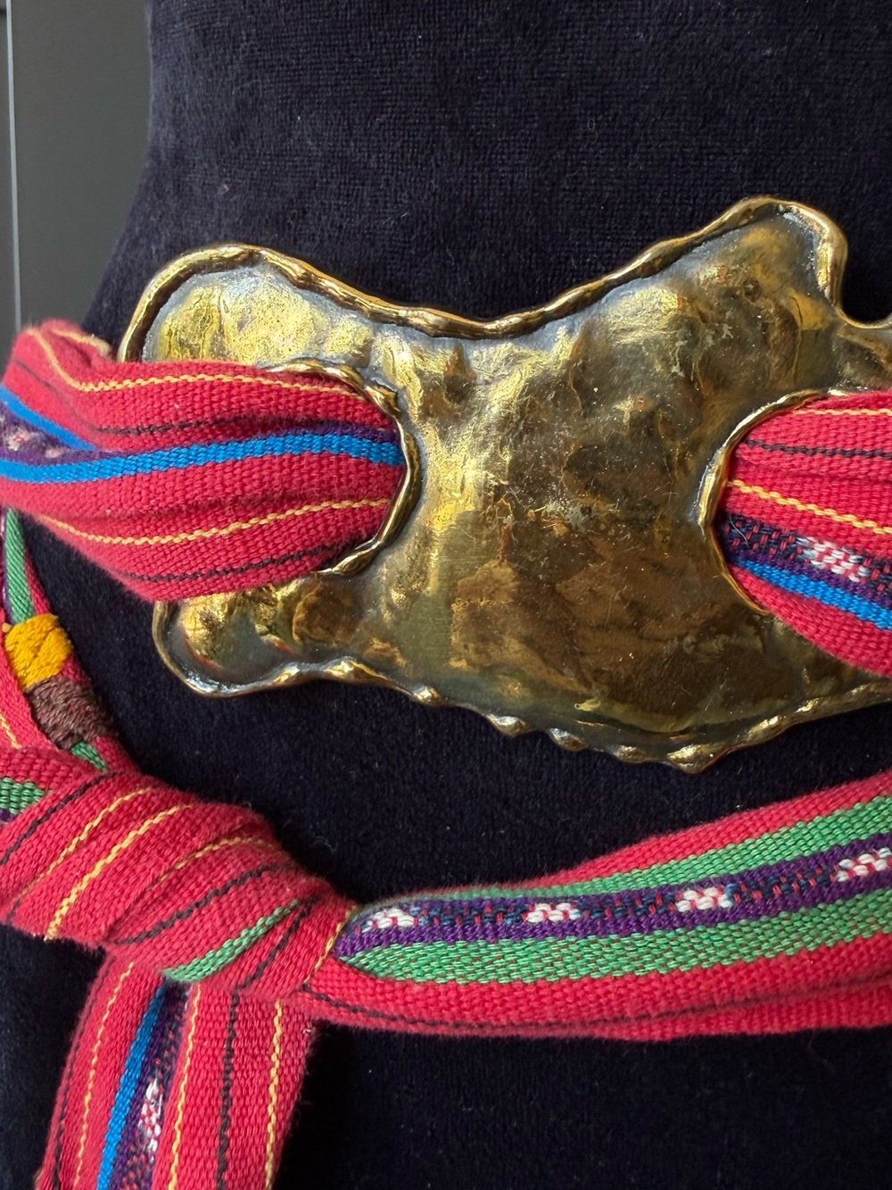 Vintage artisan heavy Brass Statement Buckle/scarf holder - Picture 8 of 9
